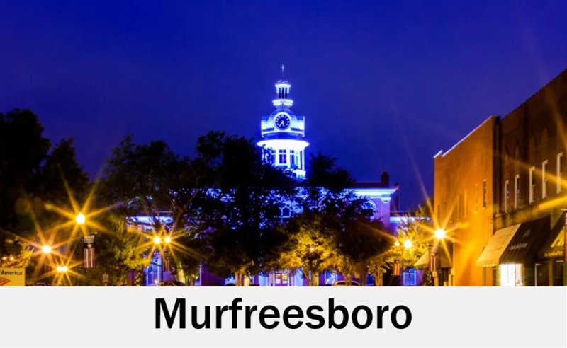 Murfreesboro, Tennessee courthouse at night for wedding events