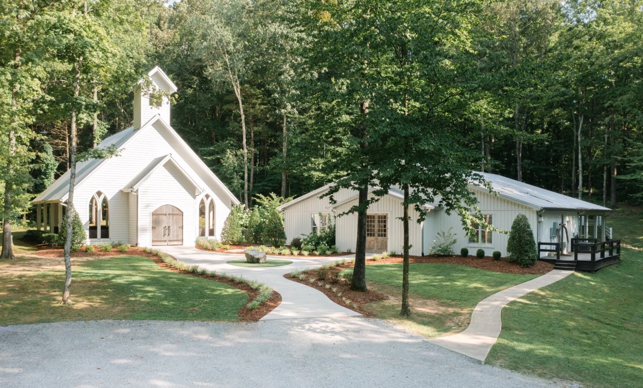 Beautiful Firefly Lane venue for perfect wedding near Dickson TN